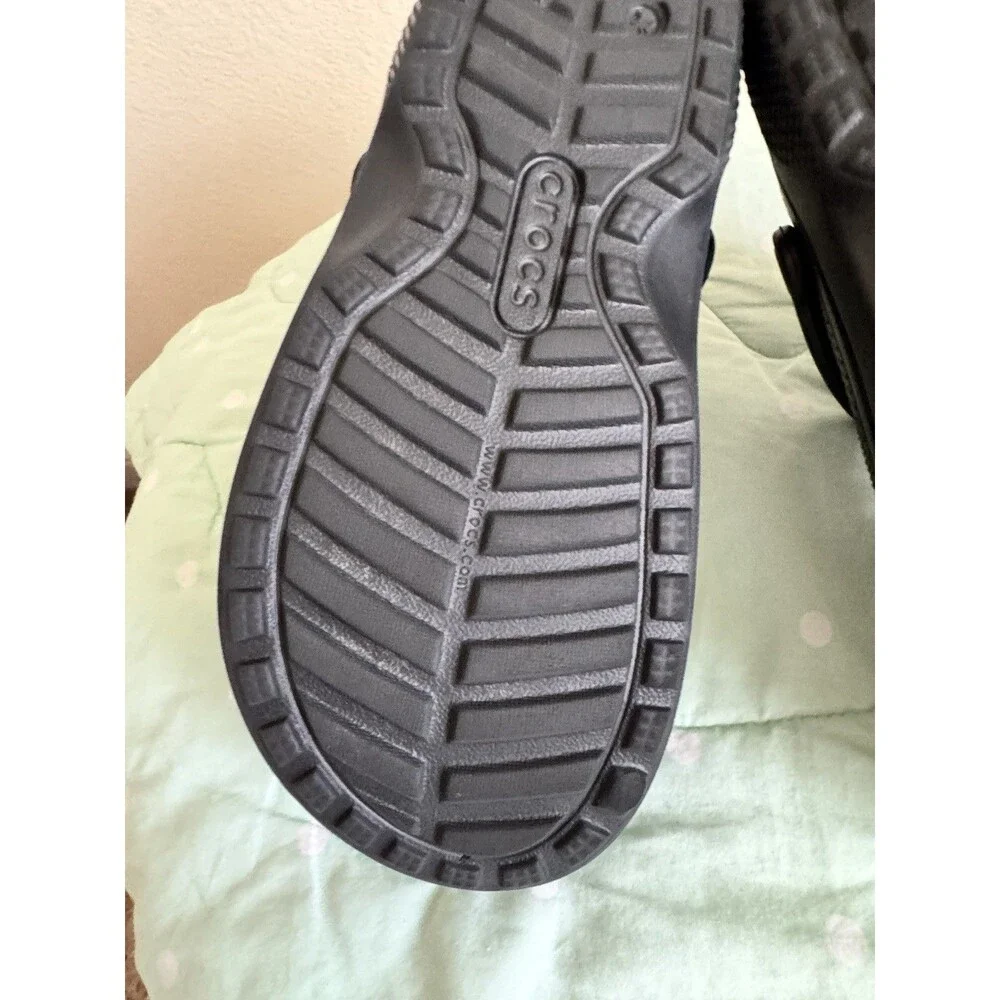 Crocs Black Faux Fur Fuzz-Lined Slip On Clog Round Toe Womens size 8